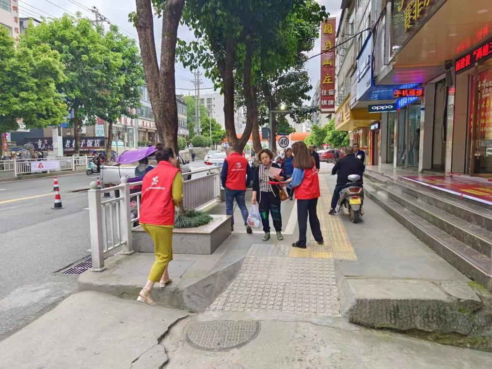 巴中市秦巴農(nóng)業(yè)融資擔保股份有限公司開展“創(chuàng)建文明城市，傳遞文明理念”主題創(chuàng)文宣傳活動